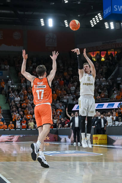 尤其在中前 尤其在中前